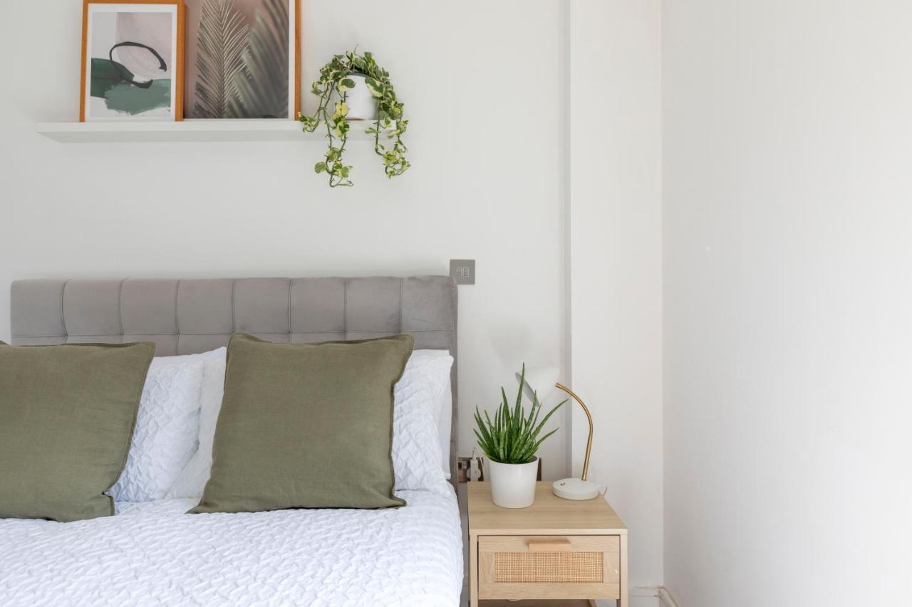 Modern Luxe Apt Just 10 Mins From Tower Bridge! Easy Access To Tube And Bus Londres Exterior foto